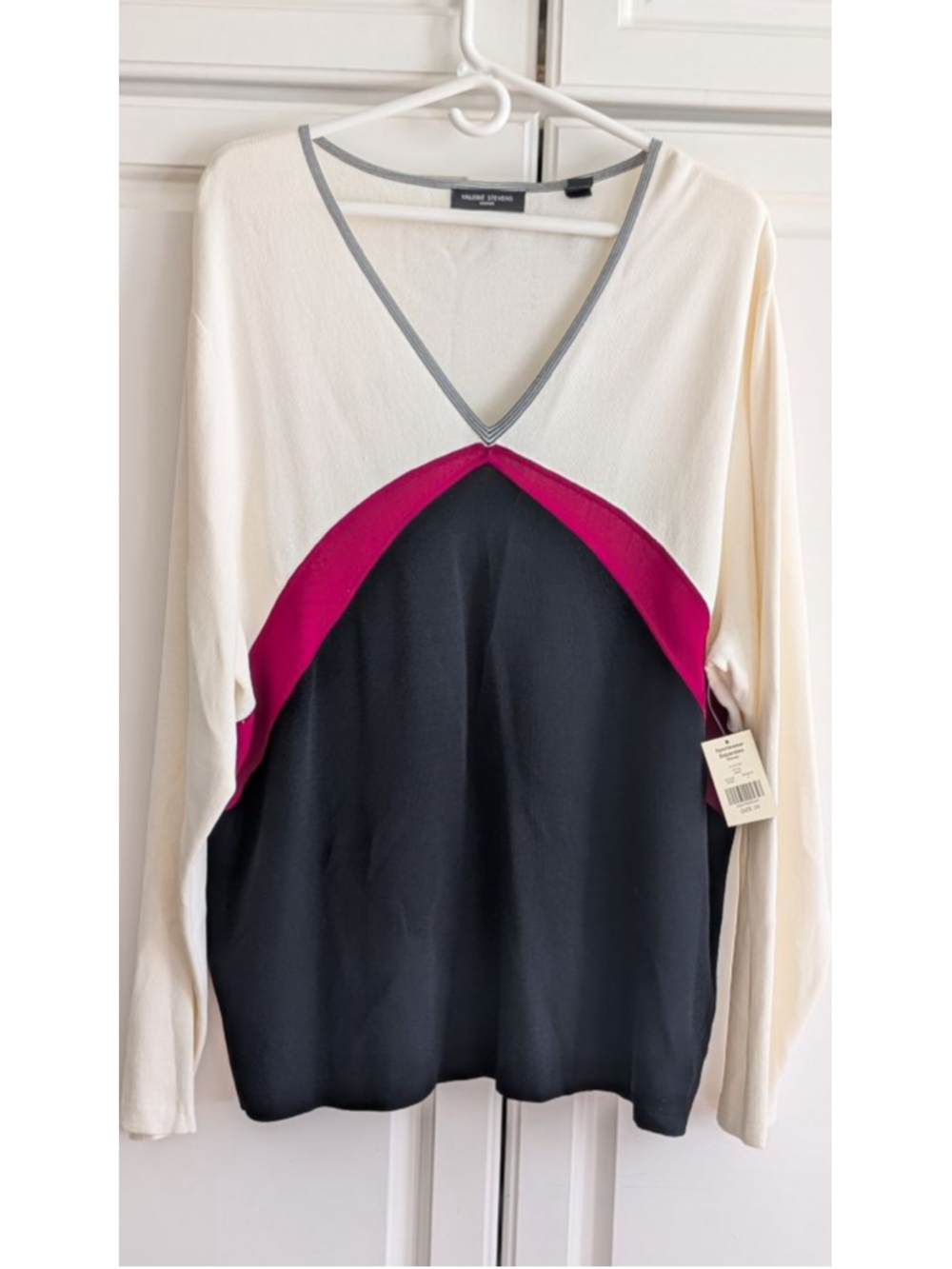 Women's Valerie Stevens V-Neck Sweater 3X Black White Magenta